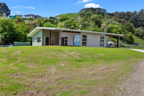 Waiotahi House | Oceanfront Retreat at Kotare Koki - Guest Rated 9.8/10
