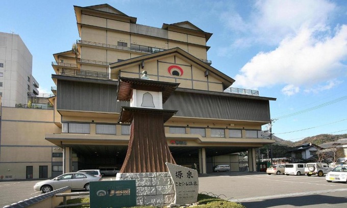 Konpira Onsen Hotel | Relax at Kotohira Onsen Kotosankaku with Hot Tub & Kitchen
