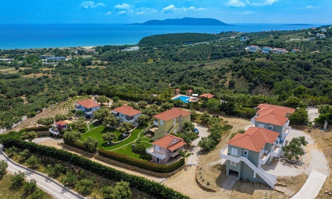 Foinikounta Villa | Experience Unmatched Comfort at Kotroni Villas with Ocean Views