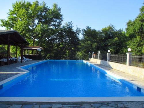 Paionia House | Explore Kotza Ntere: Pet-Friendly Retreat with Pool