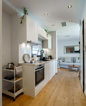 Petralona Apartment | Stylish Cookoovaya Penthouse in Athens - 4-Star Comfort