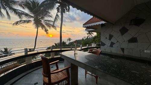 Kovalam House | Oceanfront Escape at Kovalam Gymkhana Thayil Kadaloram
