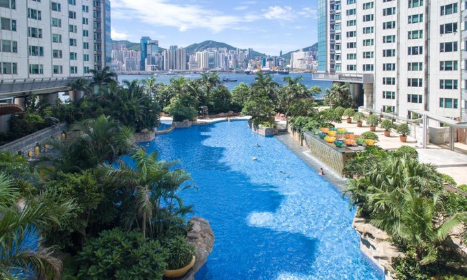 Hung Hom Bay Apartment | Relaxing Stay at Kowloon Harbourfront Hotel with Pool Access