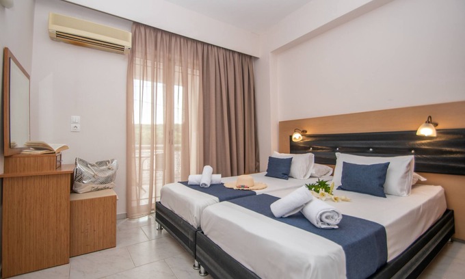 Amoudi Apartment | Cozy Kozanos Studio with Pool and Ocean View for 2-3 Guests