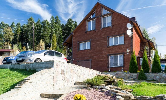 Skhidnytsya House | Budget-Friendly Kozatsky Dvorik with Kitchen Amenities