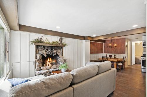 Allenspark House | Cozy Cabin: Perfect for Families and Pet Lovers