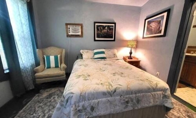 Canton House | Kozy Knook with queen bed