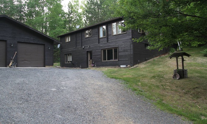 Crane Lake Cabin | Cozy Rustic Knot: Family-Friendly Retreat by Crane Lake
