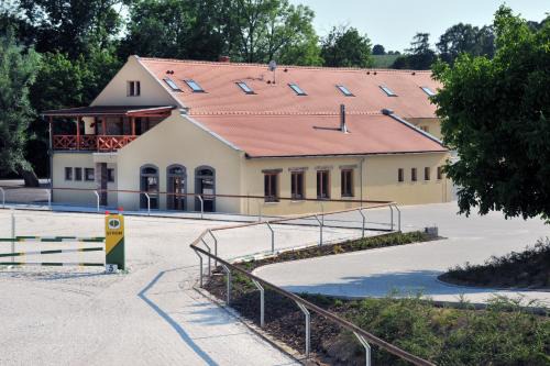 Kladno District House | Discover Královický Dvůr: Pet-Friendly Getaway Awaits