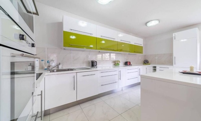 Michle Apartment | Inviting Stay with Balcony - Perfect for Families