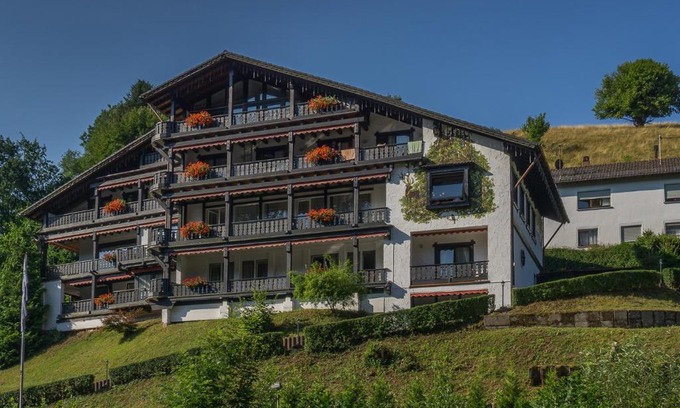 Alpirsbach Hotel | Cozy Krähenbad Hotel: Pet-Friendly & Family-Oriented Stay