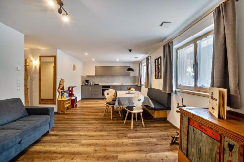 Villa Apartment | Family-Friendly Krämerhof Apt near Peitlerkofel