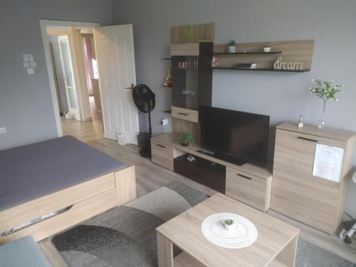 Kaposvar Apartment | Guest Rated 9.6: Krénusz Vendégház with Breakfast & Family Care