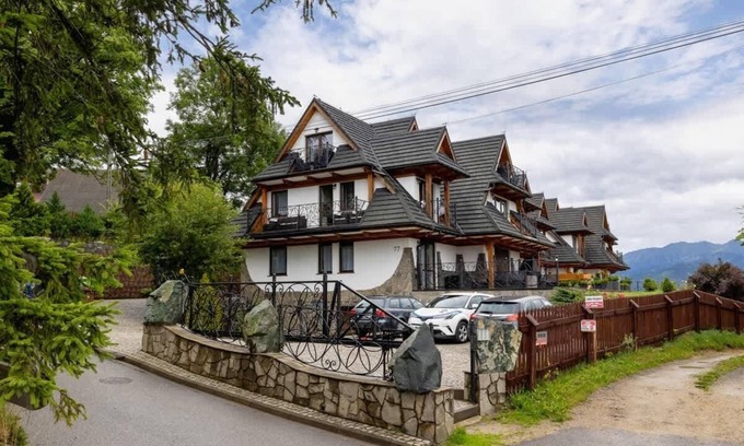 Koscielisko Apartment | Scenic Mountain View Apartment in Kościelisko