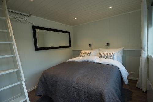 Arendal Hotel | Experience Ocean Views at Krøgeneslåven Microtel
