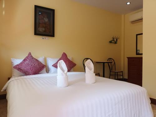 Pak Nam Hotel | Discover Krajomsai Resort with Private Beach and Ocean Views