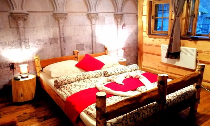 Bosnia House | Indulge at Kraljevsko selo Kotromanićevo - Cozy Double Room