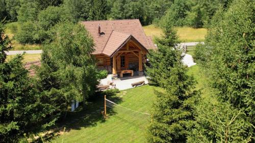 Hlevci Ski Chalet | Escape to KRALJICA ŠUME - Divjake Log Home, Guest Rated 9.8