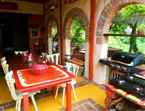 Komen House | Experience Krasberry Ježev Brlog: Pet-Friendly Oasis