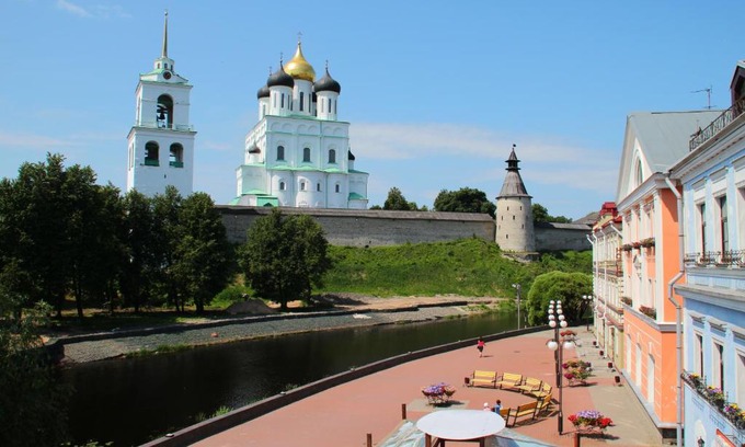 Pskov Old Town Apartment | Unforgettable Kremlin View Apartment - Guest Rated 10/10