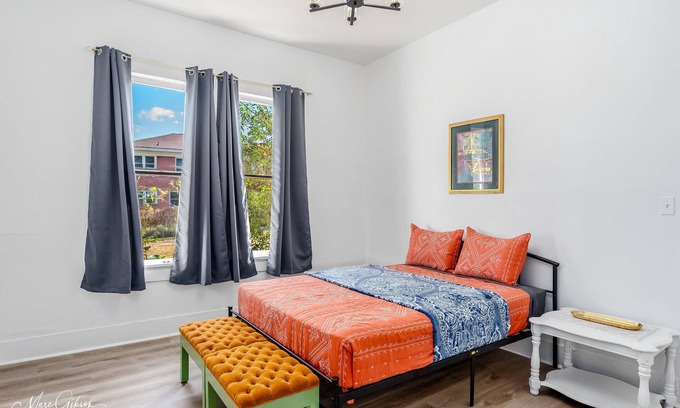 Highland Historic District House | Cozy Krewe of Moon Pie: Family-Friendly with Breakfast Included