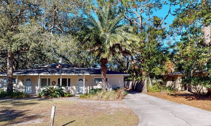 Jekyll Island House | Stylish KREWER DUPLEX: 2 Bedrooms, Pool & Guest Rated 9.8