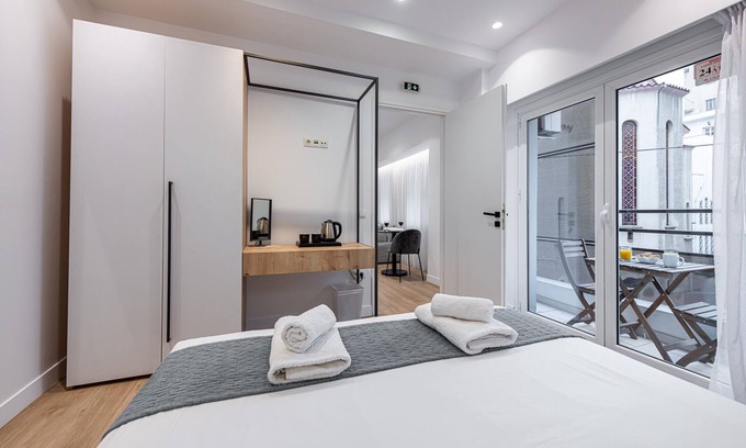 Ampelokipoi Bed & Breakfast | Family-Friendly Kriel Suites with Kitchen Amenities