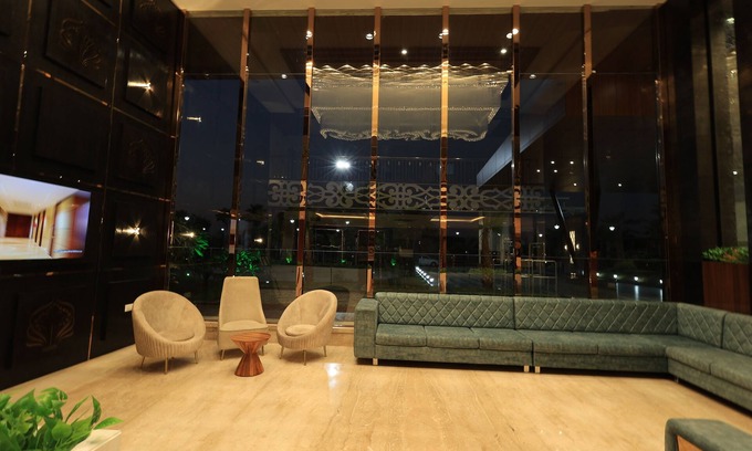 Khargone Resort | Discover Krishna Hotel And Resort with Pool & Restaurant