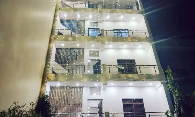 Varanasi Villa | Comfortable Krishna Villa: Ideal for Families and Couples