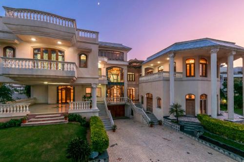 Sindhi Camp Villa | Indulge at Krishnalaya Mansion: Pool, Jacuzzi & More