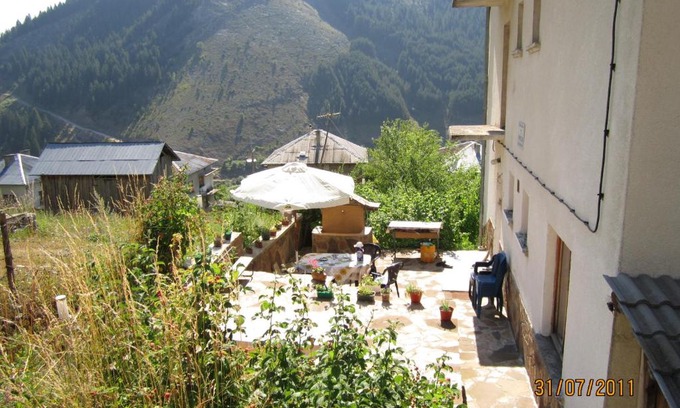 Trigrad House | Pet-Friendly Kristal Guest House with Hot Tub & Breakfast