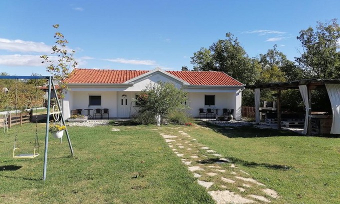 Ljubuski House | Experience Oceanfront Bliss at Kristalni Slap Kravice