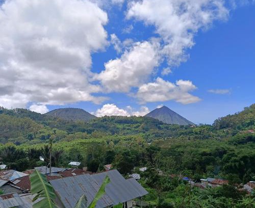 Bajawa House | Budget-Friendly Kristian Homestay with Hot Tub & Breakfast