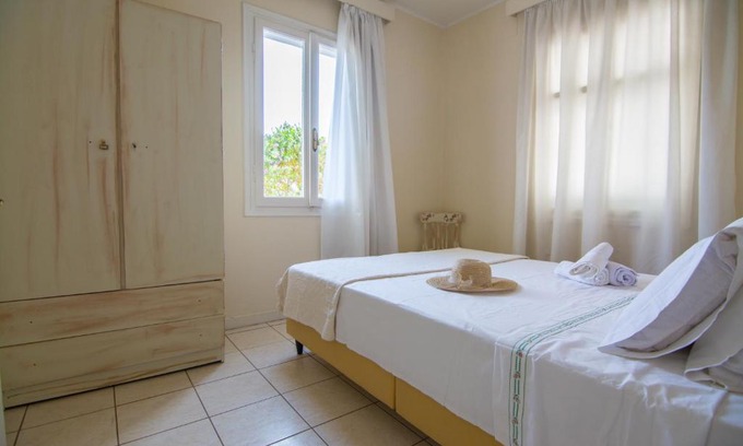 Faraklata House | Welcome to Kroussos Cottage: Oceanfront Bliss Awaits