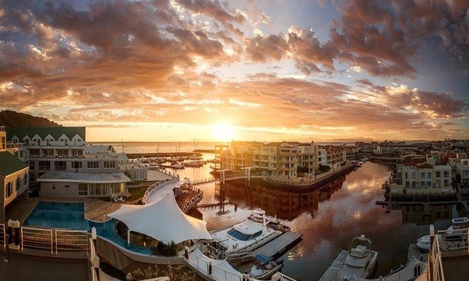 Harbour Island Hotel | Relax at Krystal Beach Hotel: 4-Star Spa & Pool Retreat