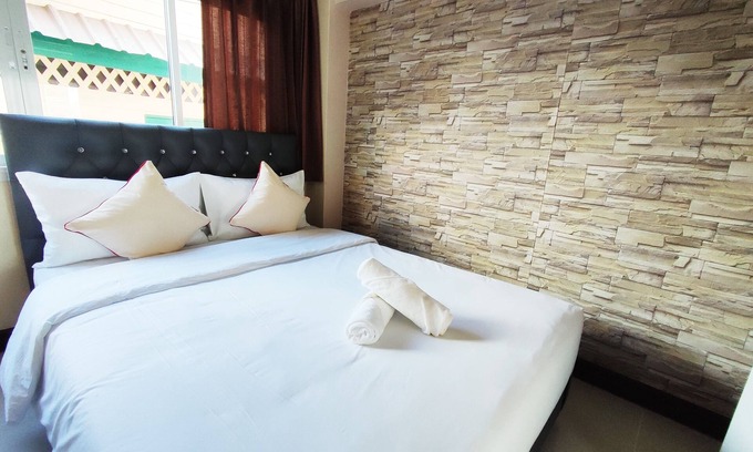 Chana Songkhram House | Discover KS HOUSE: Family-Friendly with Kitchen & Breakfast