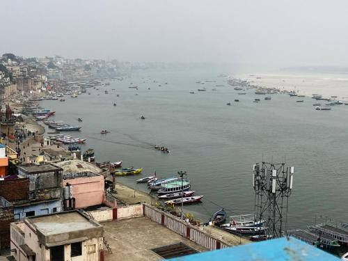 Varanasi House | Guest Rated: KS Paying Guest House with Family-Friendly Amenities