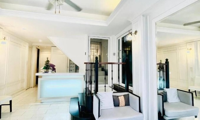 Samsen Nok Hotel | Cozy KS Suites with Kitchen & Breakfast, Perfect for Families