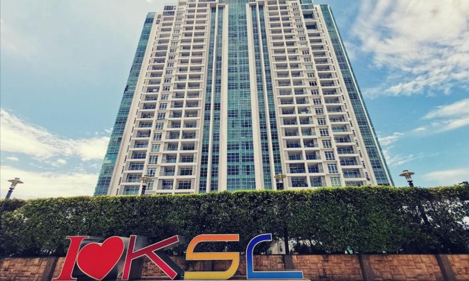 Taman Century Apartment | Relaxing KSL D'Esplanade Suite with Pool & Hot Tub