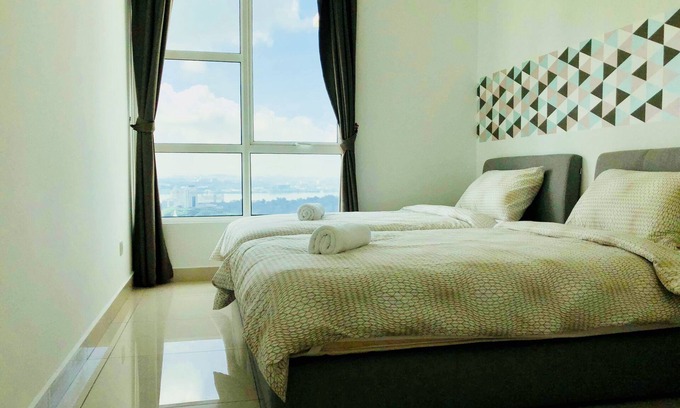 Taman Abad Apartment | Relax in a High Floor 3BR Family Suite with Balcony