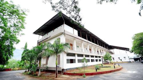 Palakkad Hotel | Comfortable KTDC Garden House with Restaurant & Kitchen