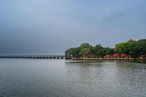 Thanneermukkom Resort | KTDC Kumarakom Gateway Resort