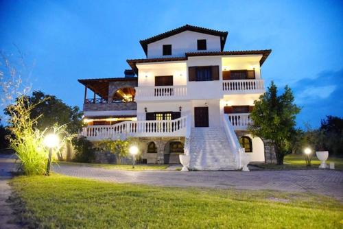 Thermaikos Villa | Guest Rated: 9.7 at Ktima Marmaro - Pet and Child Friendly