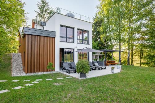 Netretic Ski Chalet | Serene Kuća za odmor Šumska vila with Oceanfront Spa