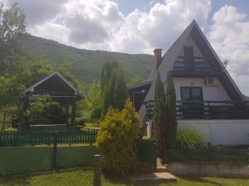Perucac House | Kid-Friendly Retreat at Kuća za odmor Andrej - Rated 9.9