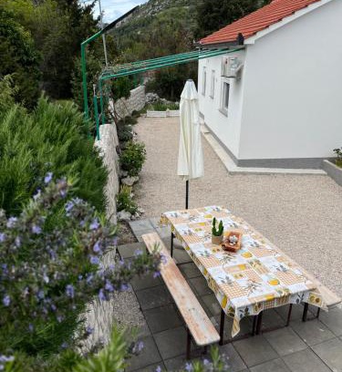 Kremena House | Oceanfront Retreat at Kuća za odmor Bebić, Kremena