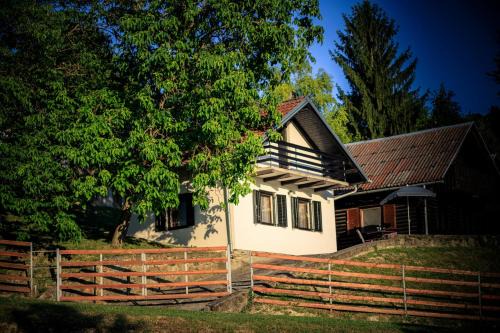 Orahovica House | Oceanfront Holiday Home RUGAŠ with Hot Tub & Pet-Friendly