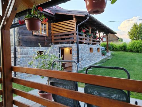 Netretic Ski Chalet | Guest Rated 10/10: Kuća za odmor Jadra for Families & Pets