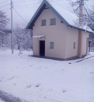 Gracac Apartment | Pet-Friendly Retreat: Kuća za odmor JASENAK, 10/10 Rated