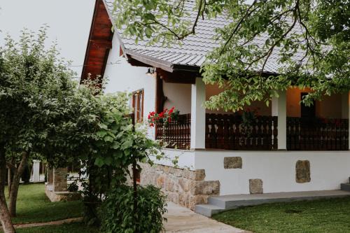 Gospic House | Family-Friendly Retreat at Kuća za odmor KOD DOZA